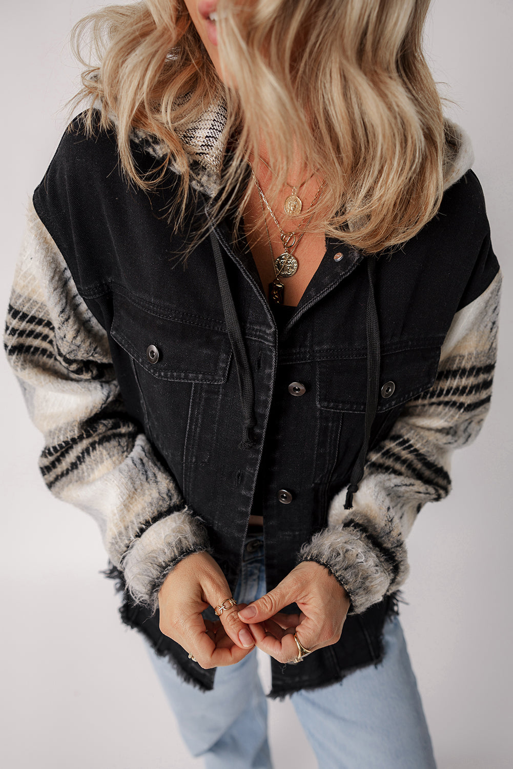 Black Plaid Sleeve Frayed Hem Hooded Denim Jacket — image 02