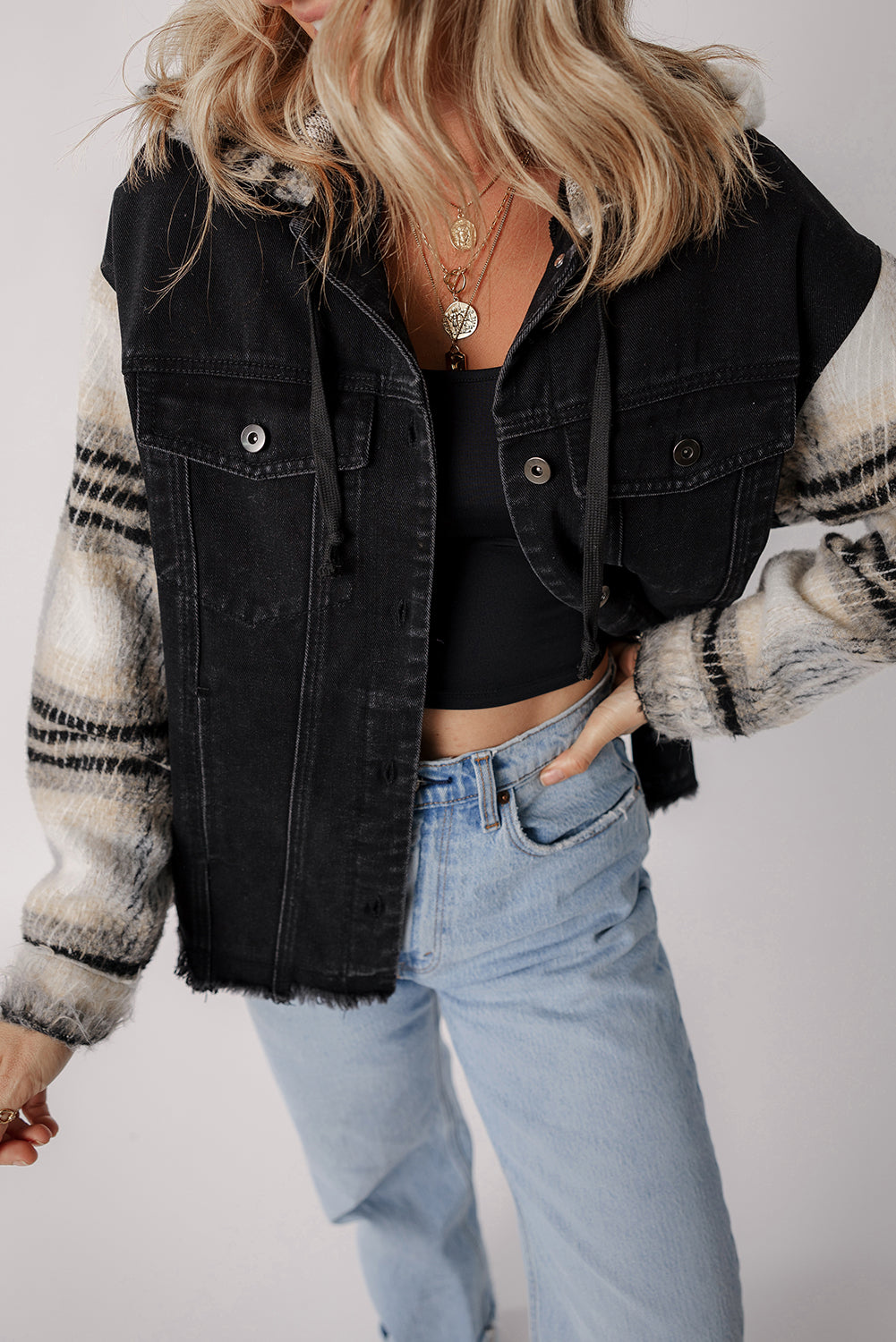 Black Plaid Sleeve Frayed Hem Hooded Denim Jacket — image 04