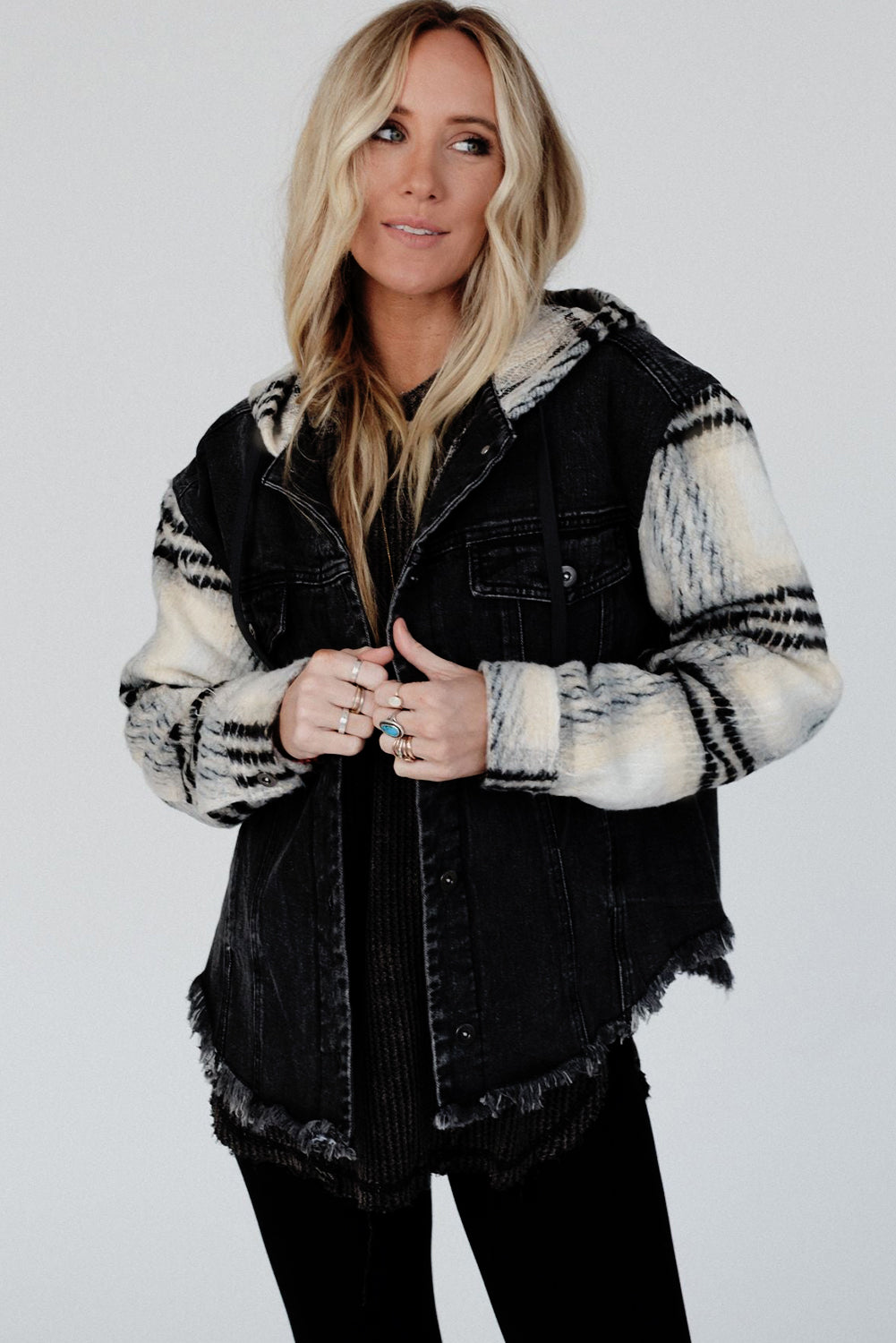 Black Plaid Sleeve Frayed Hem Hooded Denim Jacket — image 11