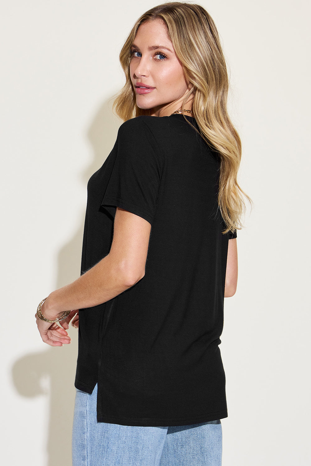 Basics V-Neck Tee